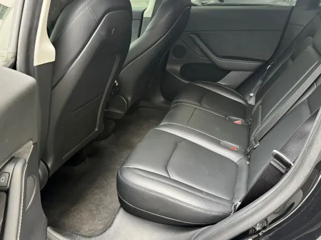 Tesla Model Y — Фото автомобиля 8