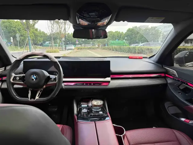 BMW 5 Series — Фото автомобиля 5