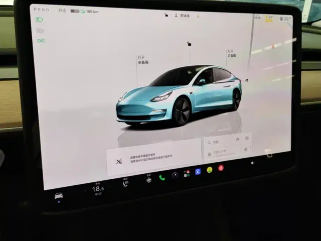 Tesla Model 3 — Фото автомобиля 13