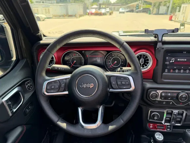 Jeep Wrangler — Фото автомобиля 21