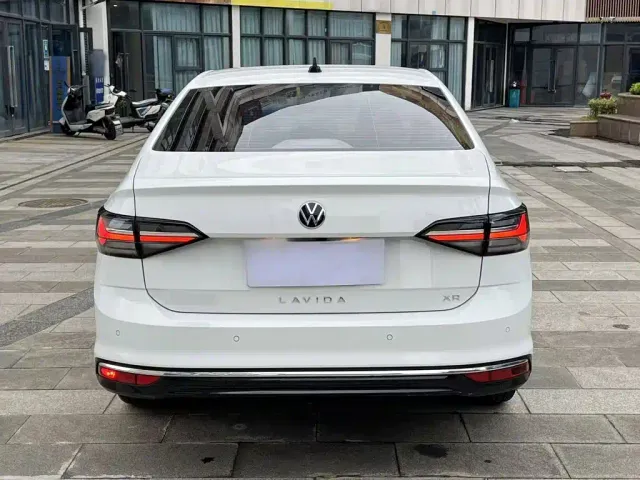 Volkswagen Lavida — Фото автомобиля 5