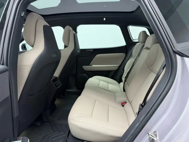 Volvo XC70 Plug-in Hybrid — Фото автомобиля 6