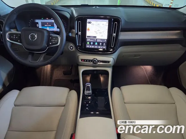 Volvo XC40 — Фото автомобиля 6