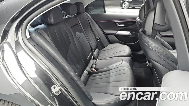 Mercedes-Benz E-Class — Фото автомобиля 11