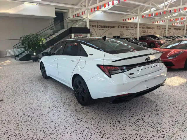 Hyundai Elantra — Фото автомобиля 5