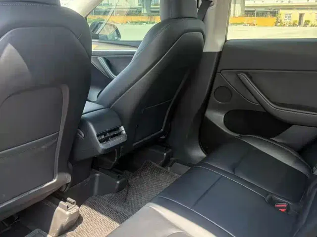 Tesla Model Y — Фото автомобиля 4