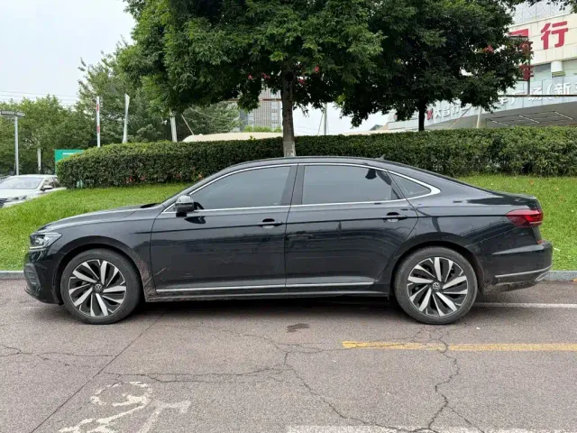 Volkswagen Passat — Фото автомобиля 3