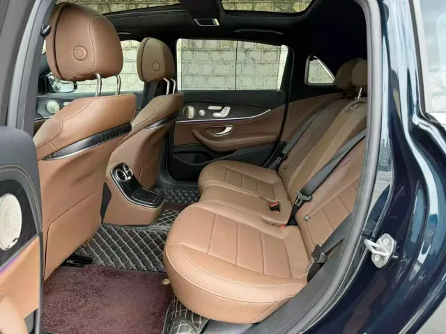 Mercedes-Benz E-Class — Фото автомобиля 5