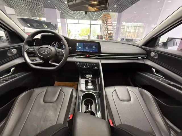 Hyundai Elantra — Фото автомобиля 16