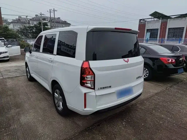 Wuling Hongguang Plus — Фото автомобиля 4