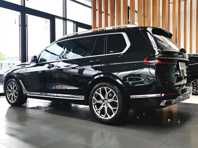 BMW X7 — Фото автомобиля 7