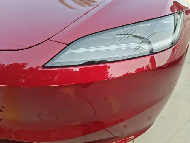 Tesla Model 3 — Фото автомобиля 23