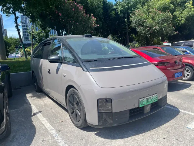 Li Auto MEGA — Фото автомобиля 3