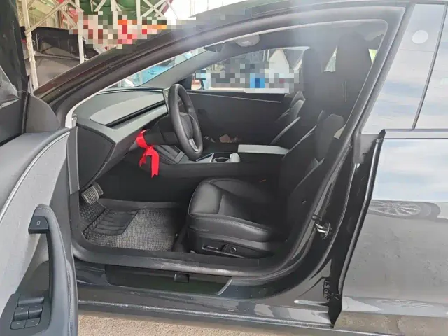 Tesla Model 3 — Фото автомобиля 12