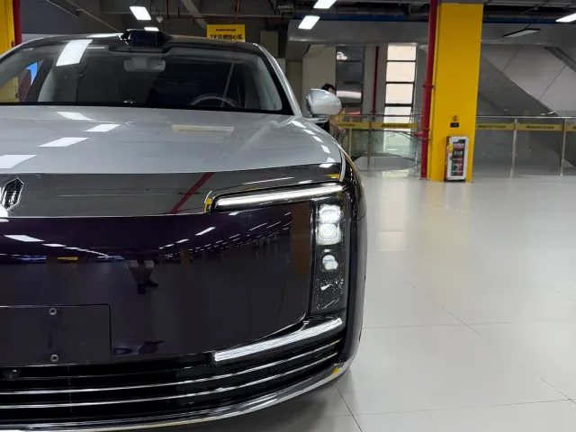 Zunjie Zunjie S800 2025 Model Extended Range Starlight Executive Edition 4-seater — Фото автомобиля 4