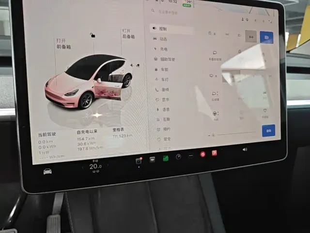 Tesla Model Y — Фото автомобиля 12