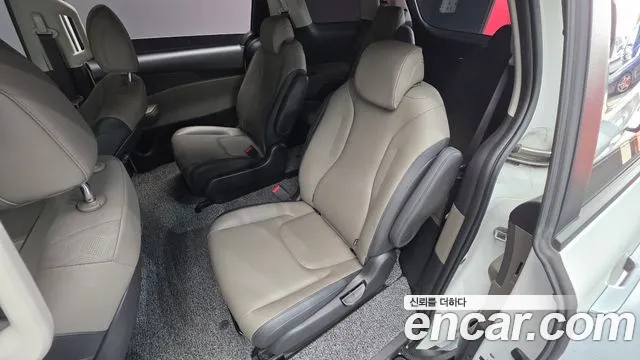 Kia Carnival Generation 4 — Фото автомобиля 17