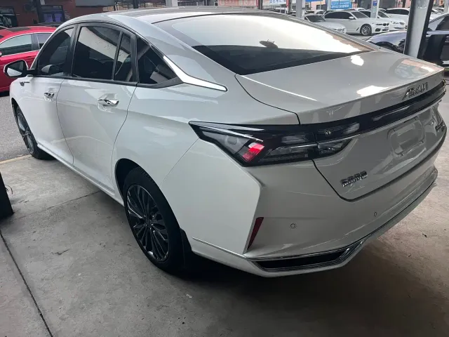 Dongfeng Yixuan MAX — Фото автомобиля 8