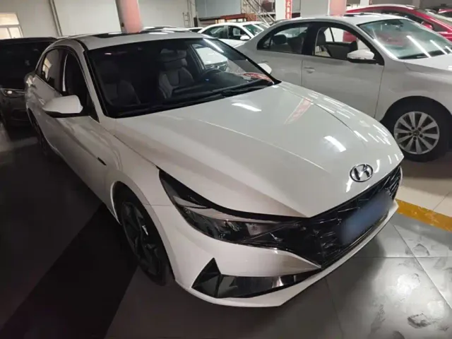 Hyundai Elantra — Фото автомобиля 3