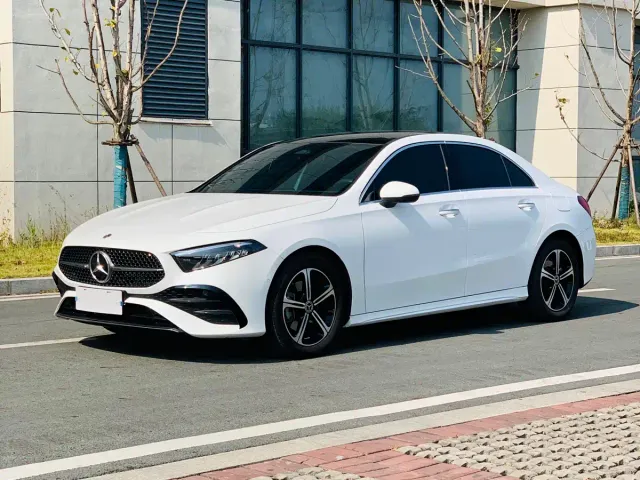Фотография автомобиля — Mercedes-Benz A-Class