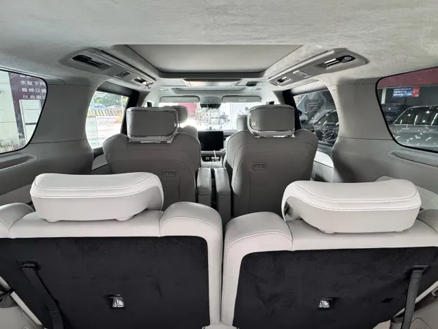 Volvo EM90 — Фото автомобиля 20