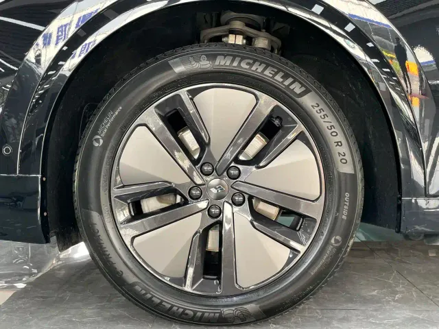 Li Auto L7 — Фото автомобиля 12