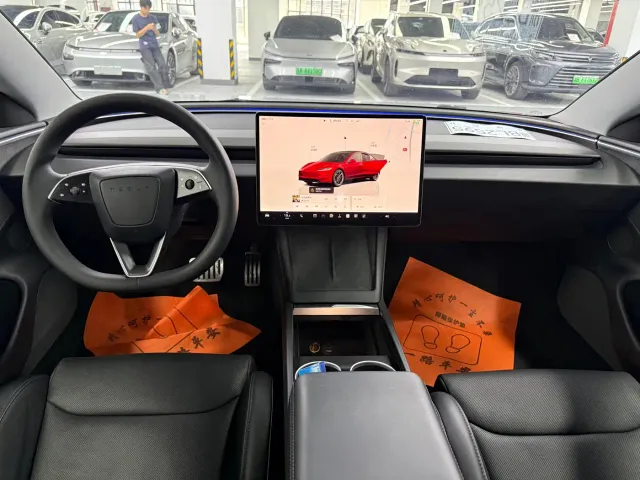 Tesla Model 3 — Фото автомобиля 7