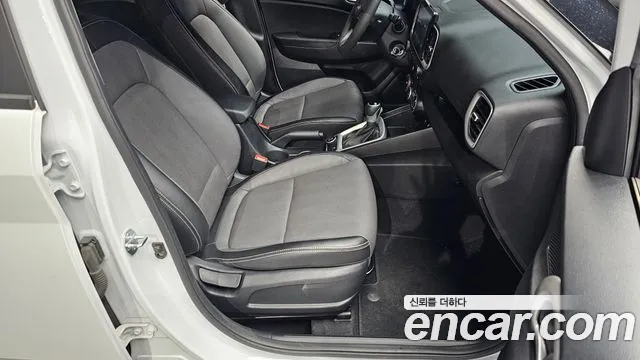 Hyundai Venue — Фото автомобиля 12