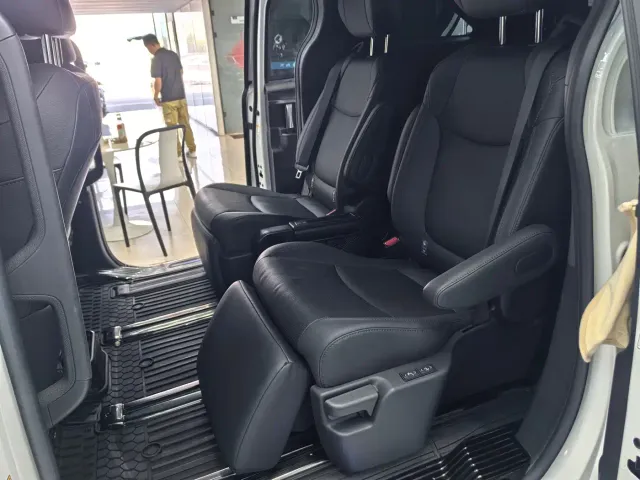 Toyota Sienna — Фото автомобиля 14