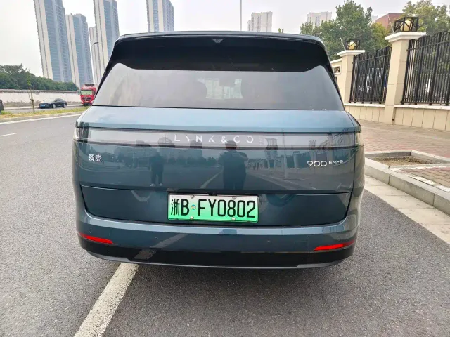 Lynk & Co 900 — Фото автомобиля 5