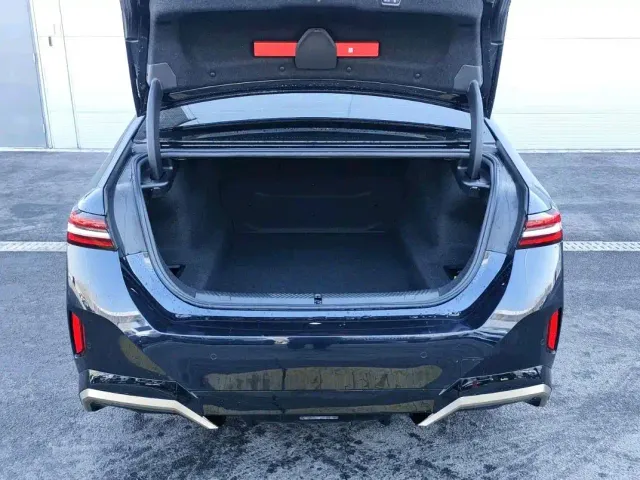 BMW 5 Series — Фото автомобиля 9