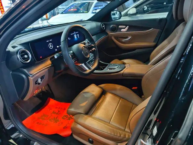 Mercedes-Benz E-Class — Фото автомобиля 4