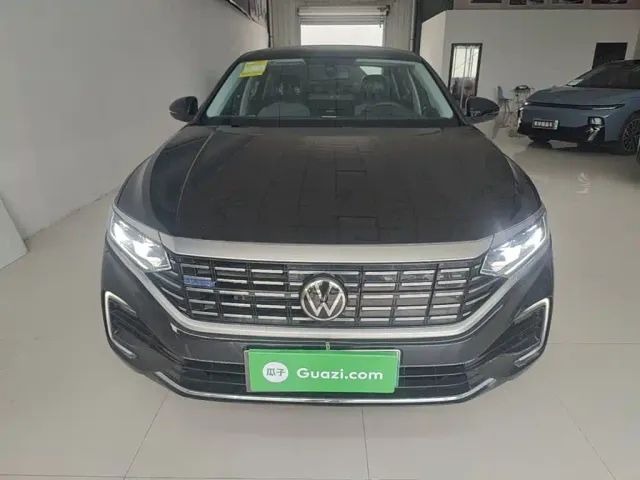 Volkswagen Passat — Фото автомобиля 2