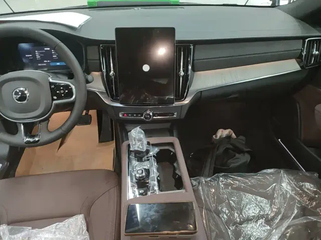 Volvo S90 — Фото автомобиля 12
