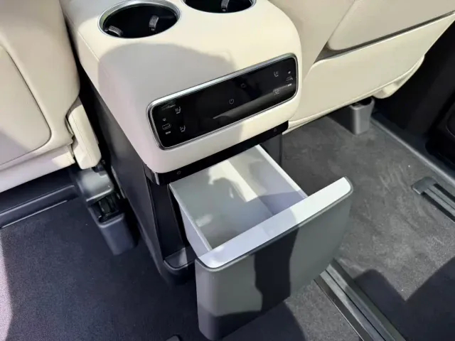 Li Auto MEGA — Фото автомобиля 8