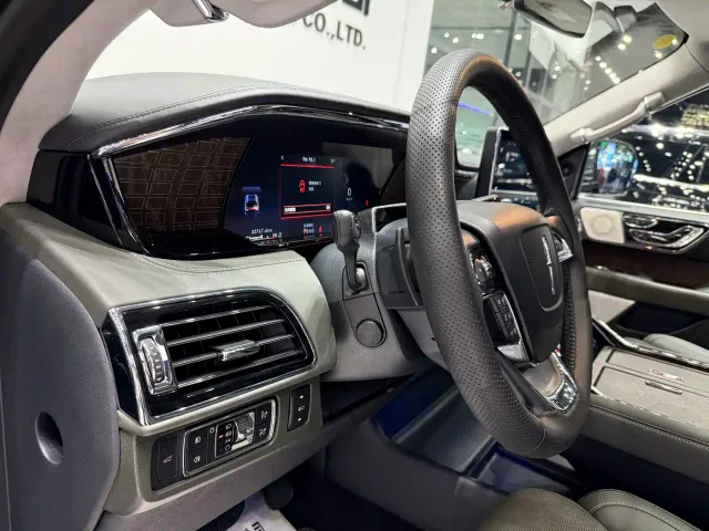 Lincoln Navigator — Фото автомобиля 19