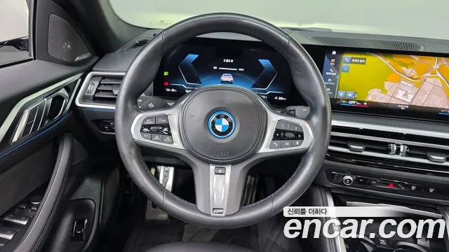 BMW i4 — Фото автомобиля 11