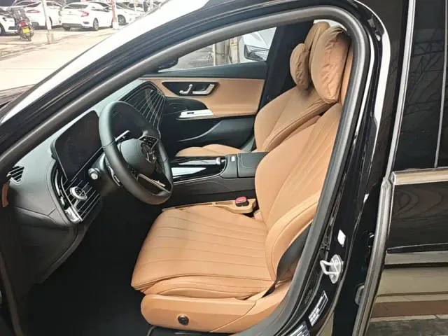 Mercedes-Benz E-Class — Фото автомобиля 14