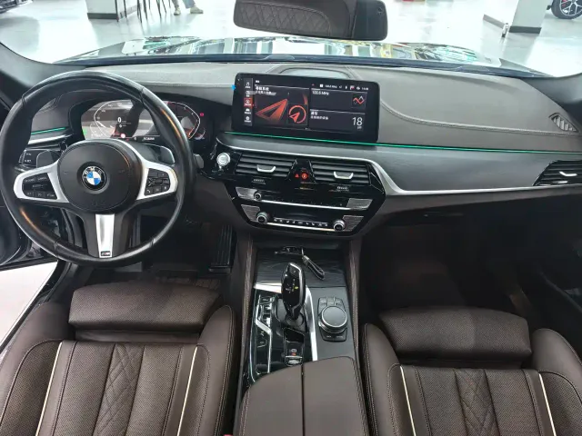 BMW 5 Series — Фото автомобиля 7