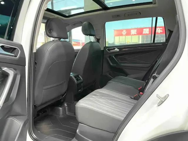 Volkswagen Tiguan L — Фото автомобиля 10