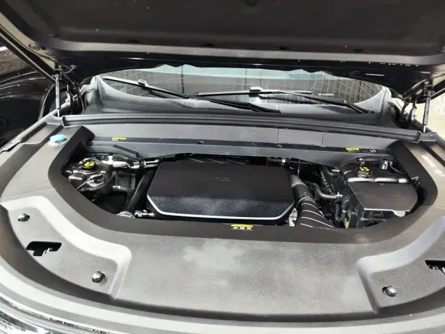 Li Auto L8 — Фото автомобиля 19