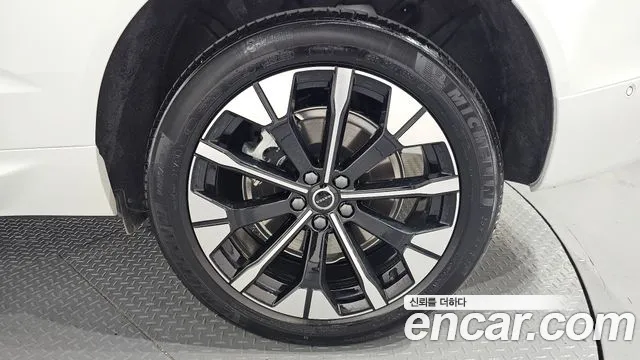Вольво XC60 — Фото автомобиля 17