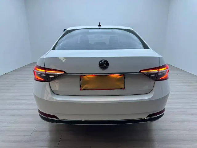 Skoda Superb — Фото автомобиля 21