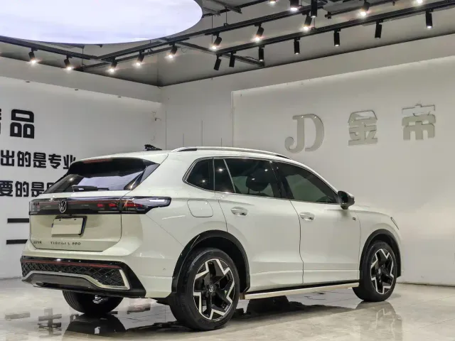 Volkswagen Tiguan L — Фото автомобиля 15