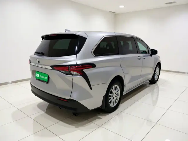 Toyota Sienna — Фото автомобиля 6