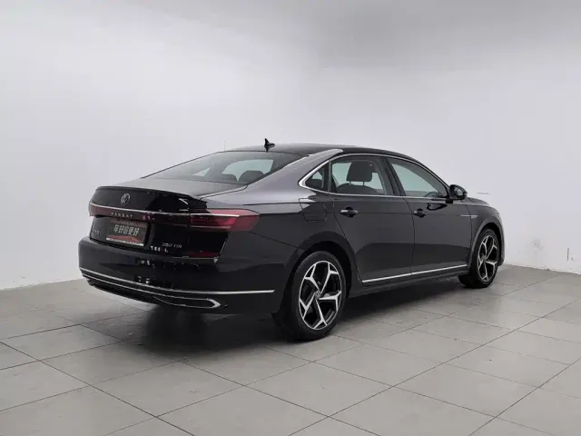 Volkswagen Passat — Фото автомобиля 2