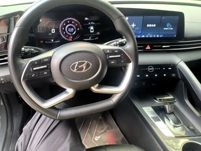 Hyundai Elantra — Фото автомобиля 9