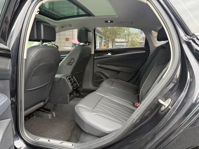 Volkswagen Passat — Фото автомобиля 10