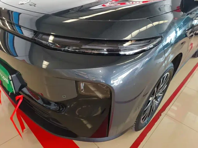 Leapmotor B10 — Фото автомобиля 23