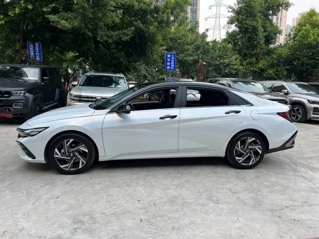 Hyundai Elantra — Фото автомобиля 6